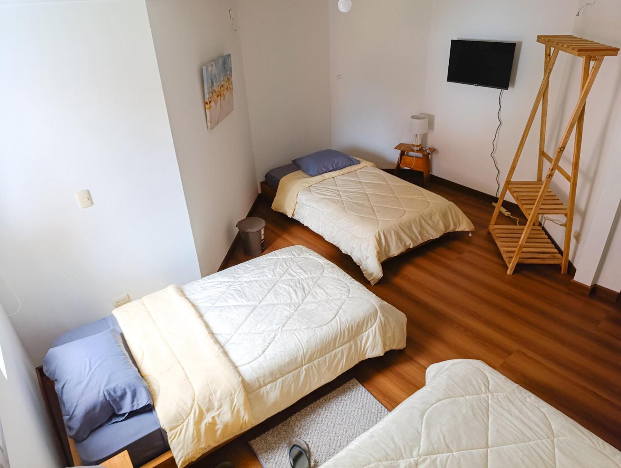 Hostal Mochiliers Bed And Breakfast Cuenca Exterior foto