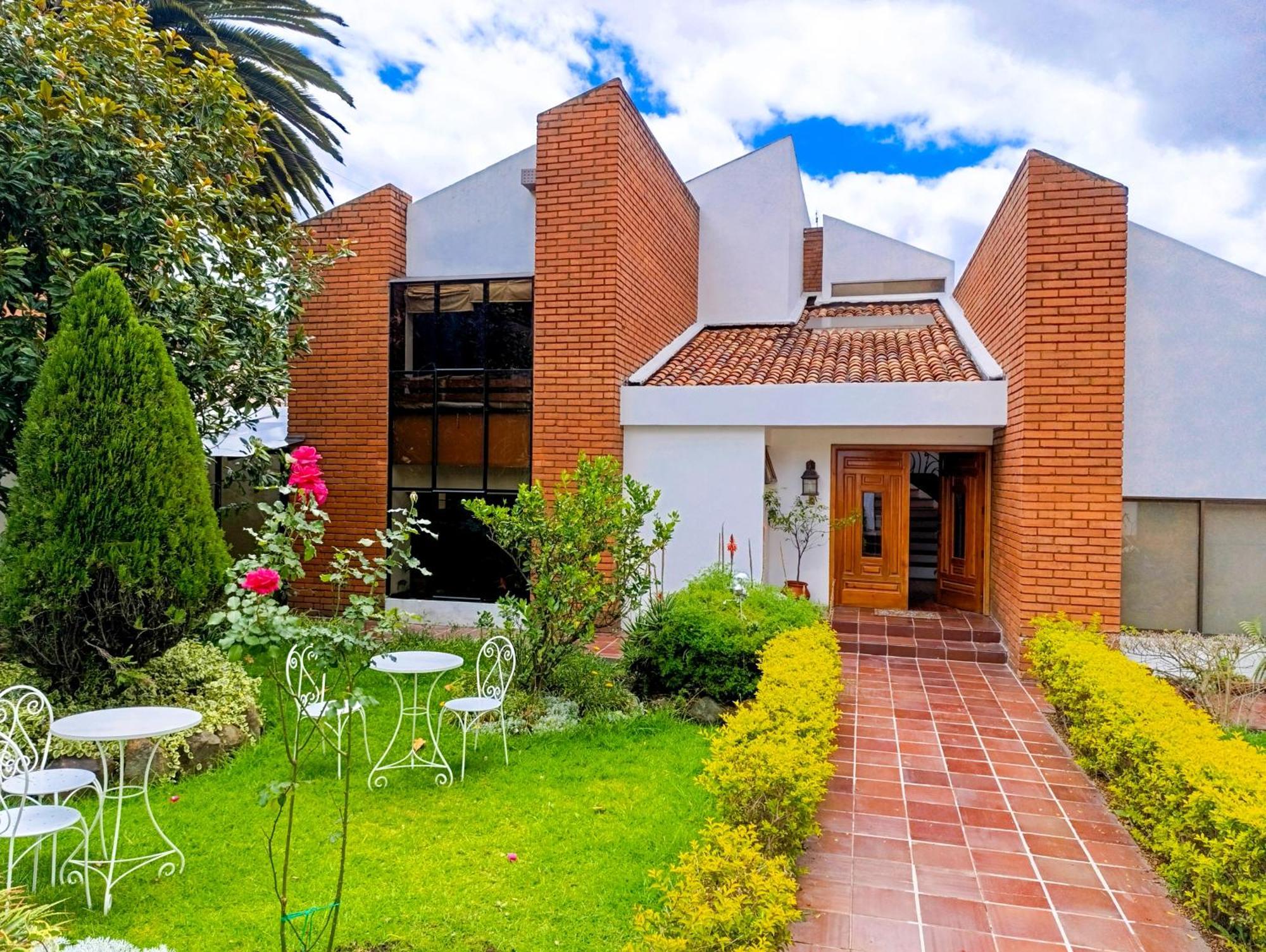 Hostal Mochiliers Bed And Breakfast Cuenca Exterior foto