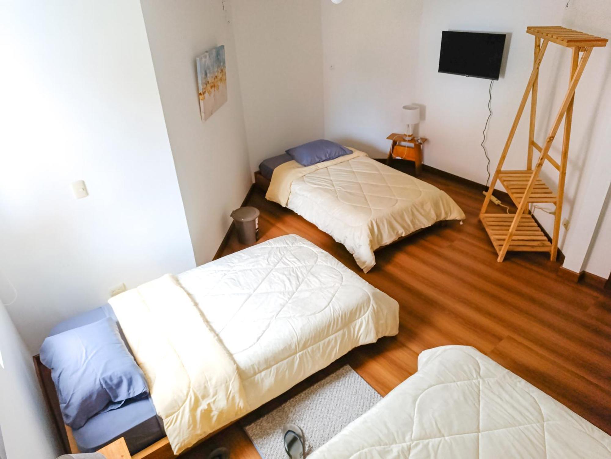 Hostal Mochiliers Bed And Breakfast Cuenca Exterior foto