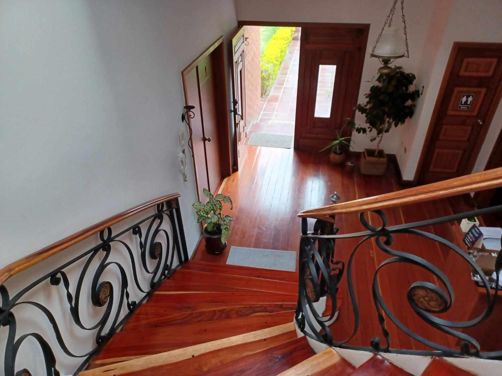 Hostal Mochiliers Bed And Breakfast Cuenca Exterior foto