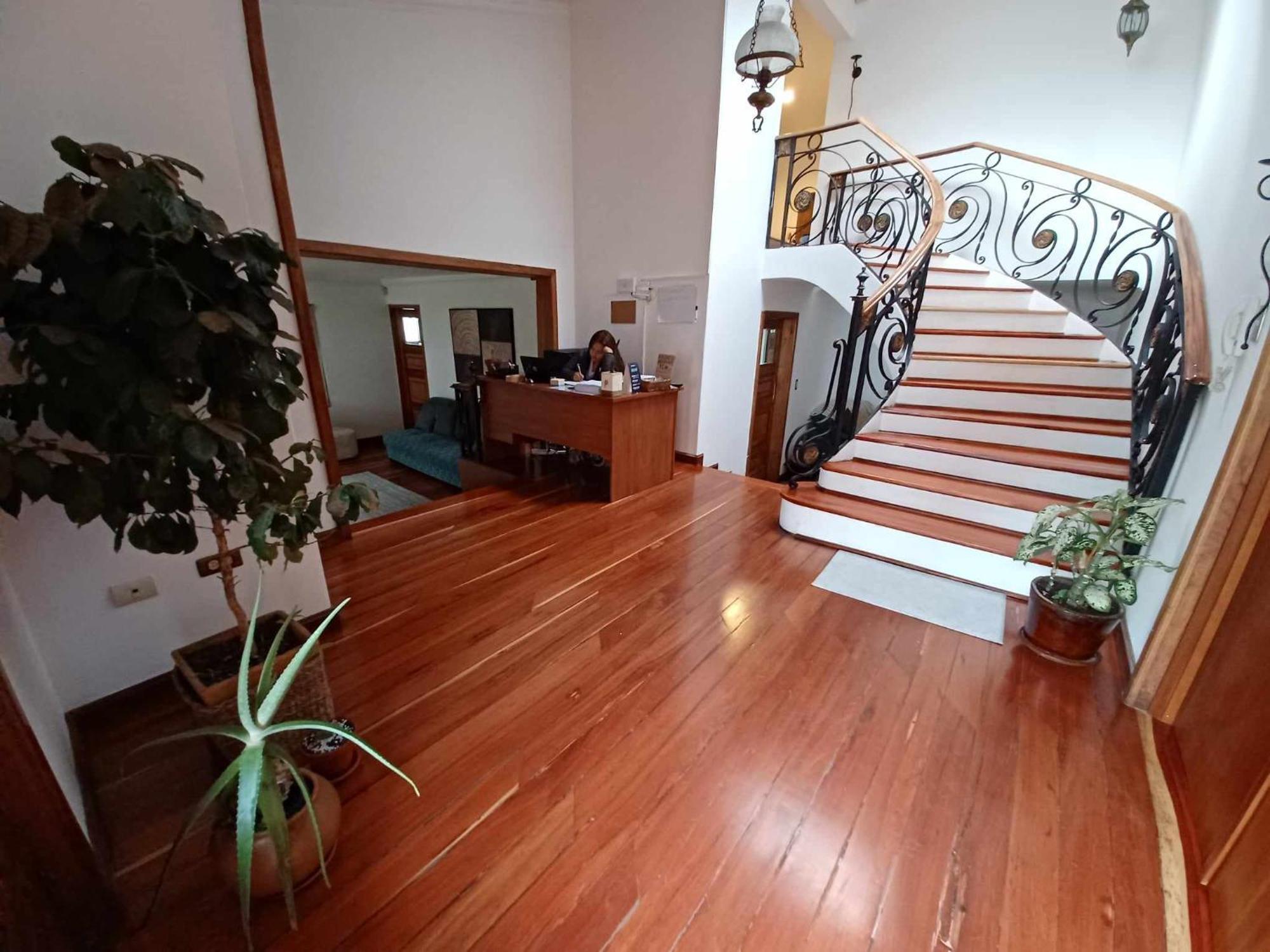 Hostal Mochiliers Bed And Breakfast Cuenca Exterior foto