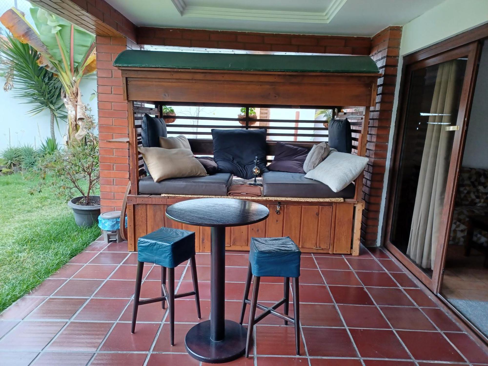 Hostal Mochiliers Bed And Breakfast Cuenca Exterior foto