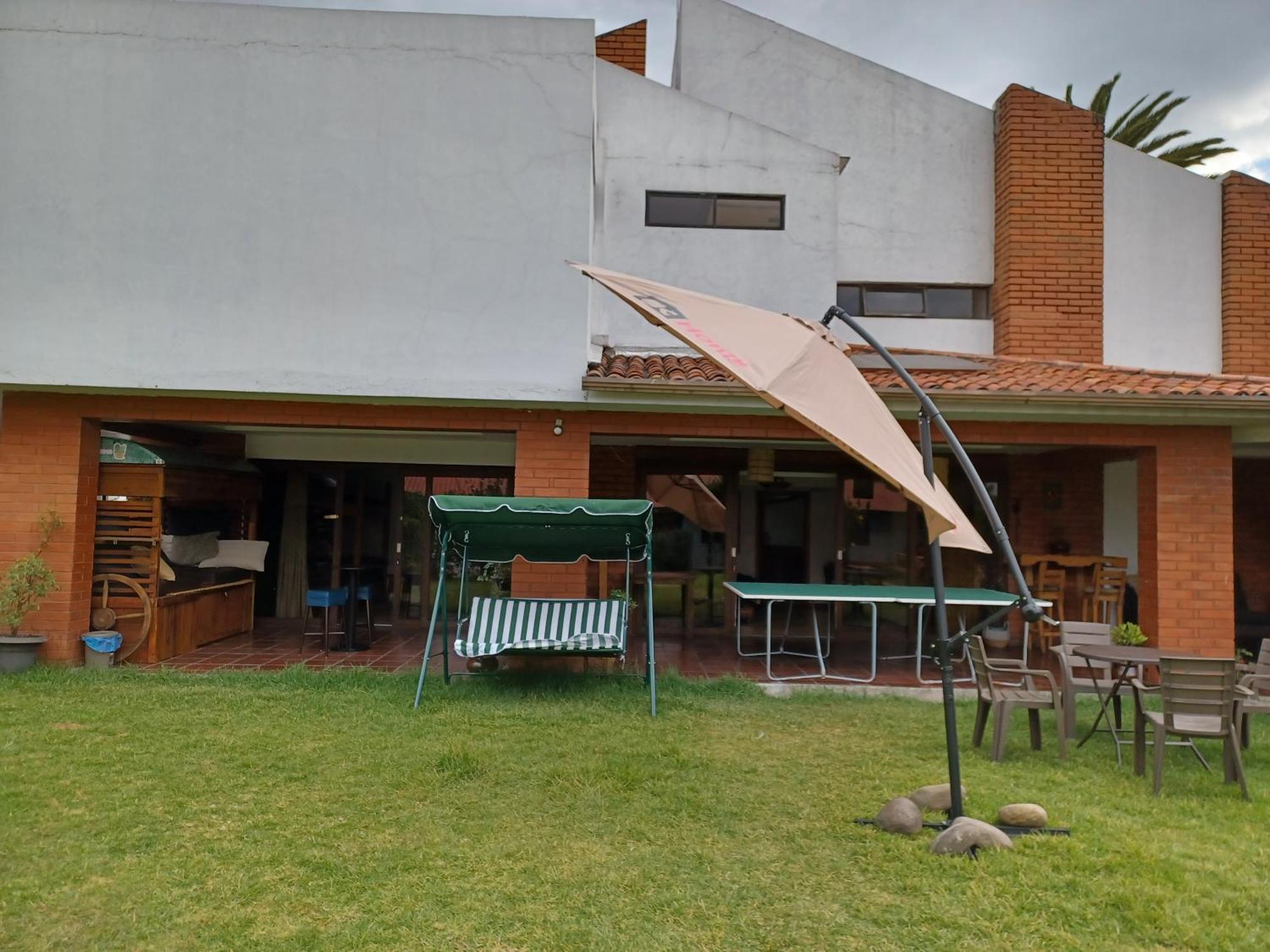 Hostal Mochiliers Bed And Breakfast Cuenca Exterior foto