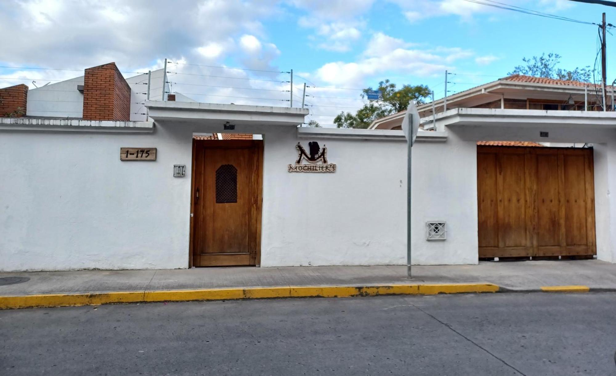 Hostal Mochiliers Bed And Breakfast Cuenca Exterior foto
