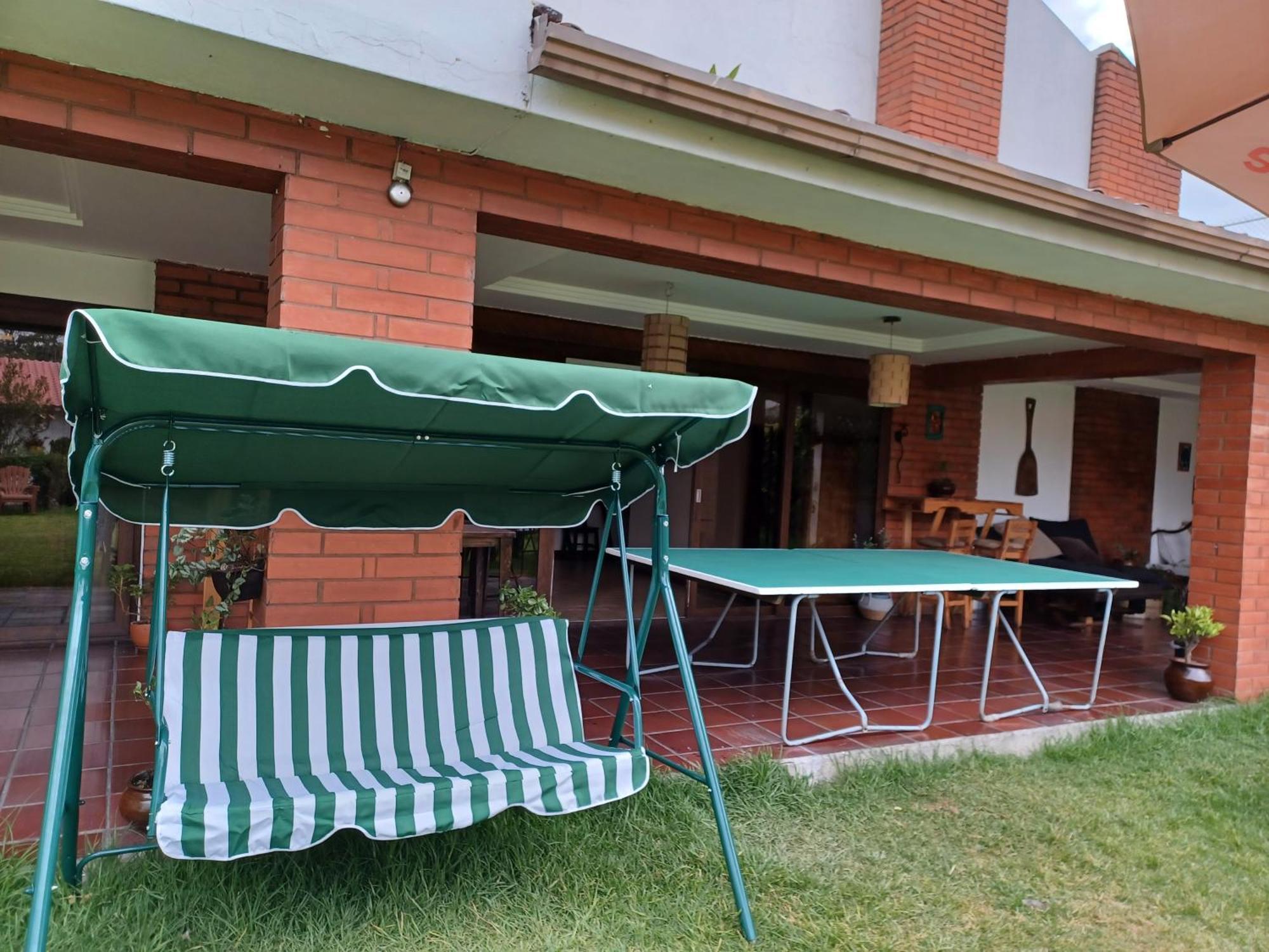 Hostal Mochiliers Bed And Breakfast Cuenca Exterior foto
