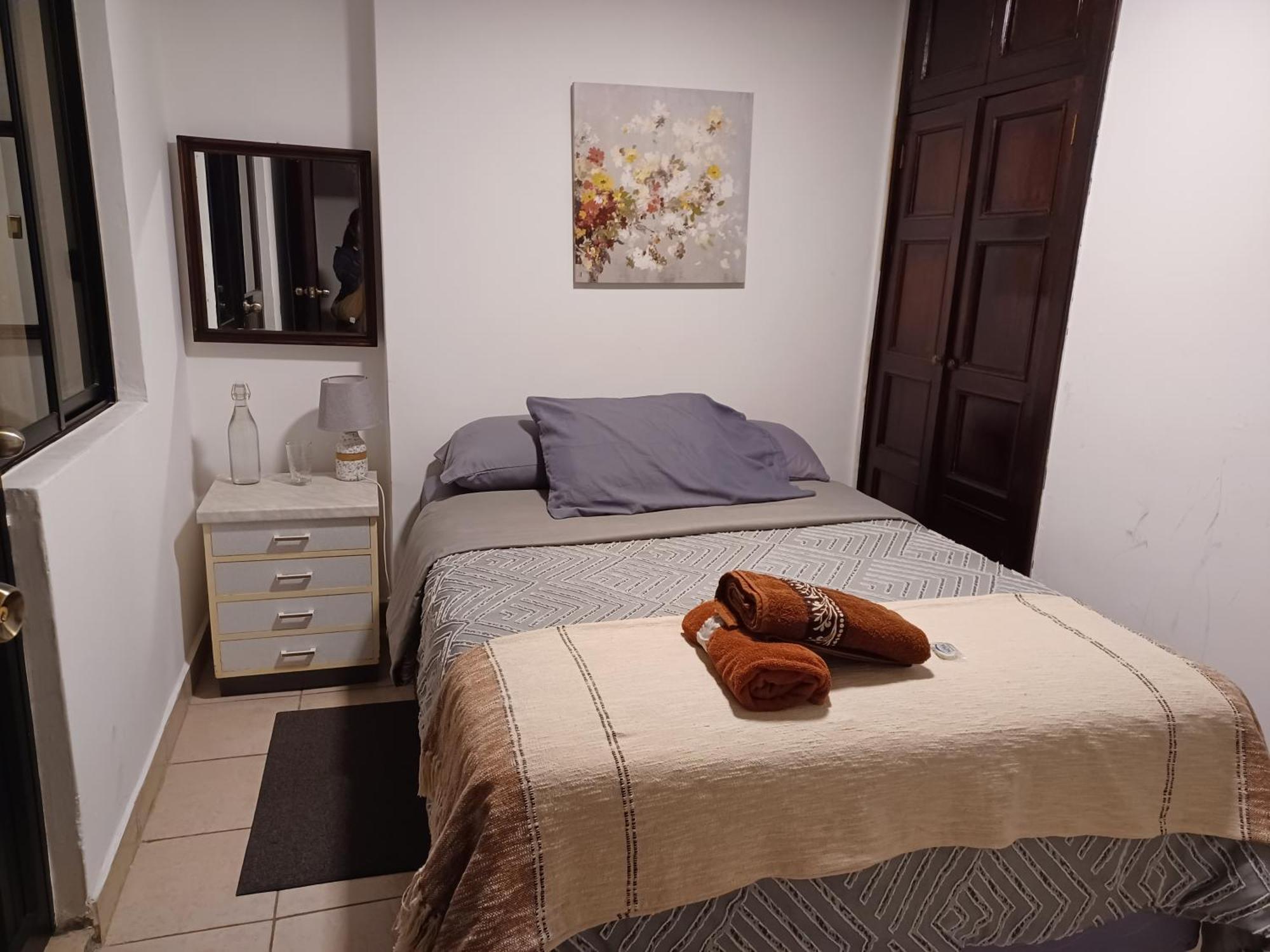 Hostal Mochiliers Bed And Breakfast Cuenca Habitación foto
