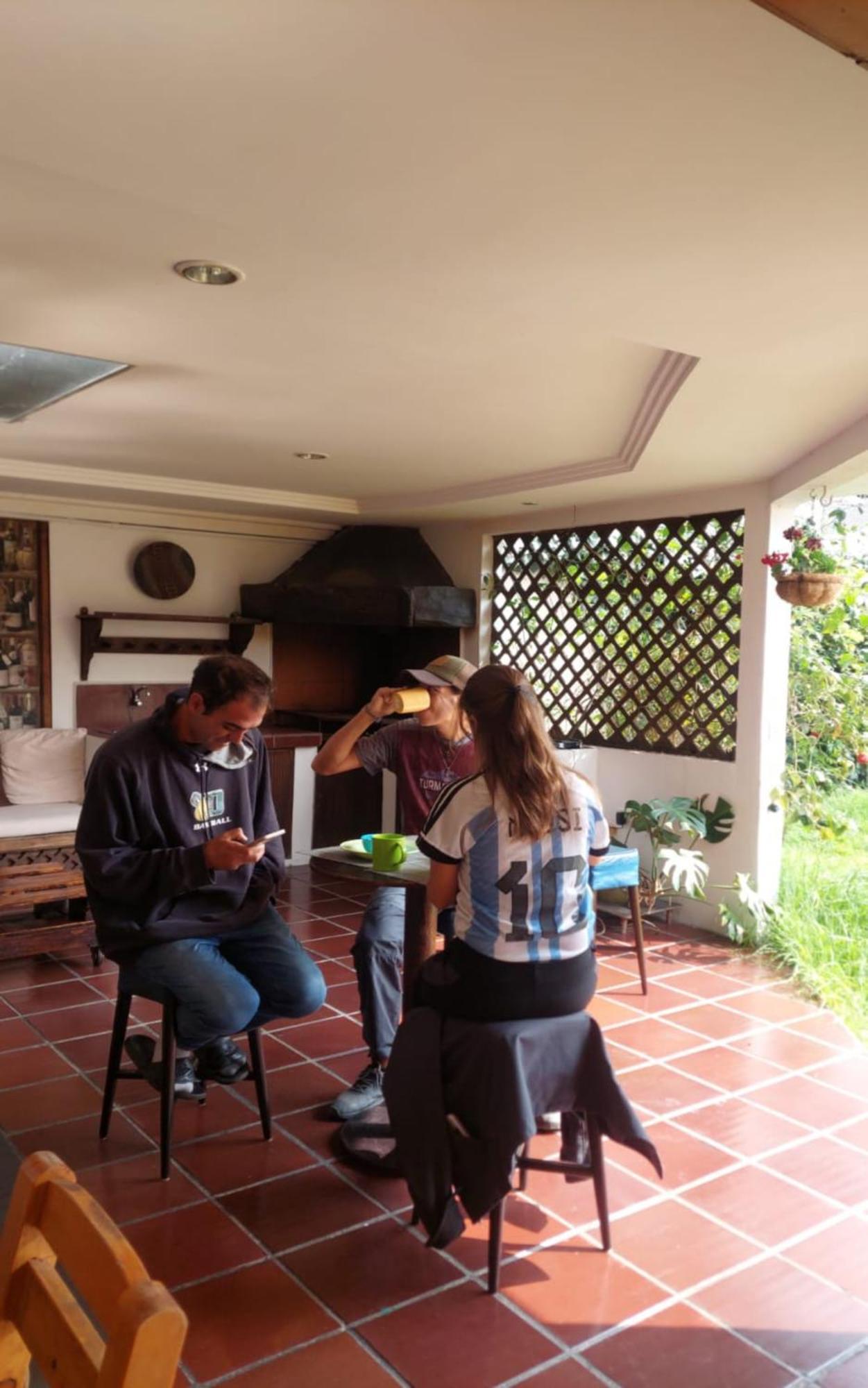 Hostal Mochiliers Bed And Breakfast Cuenca Exterior foto