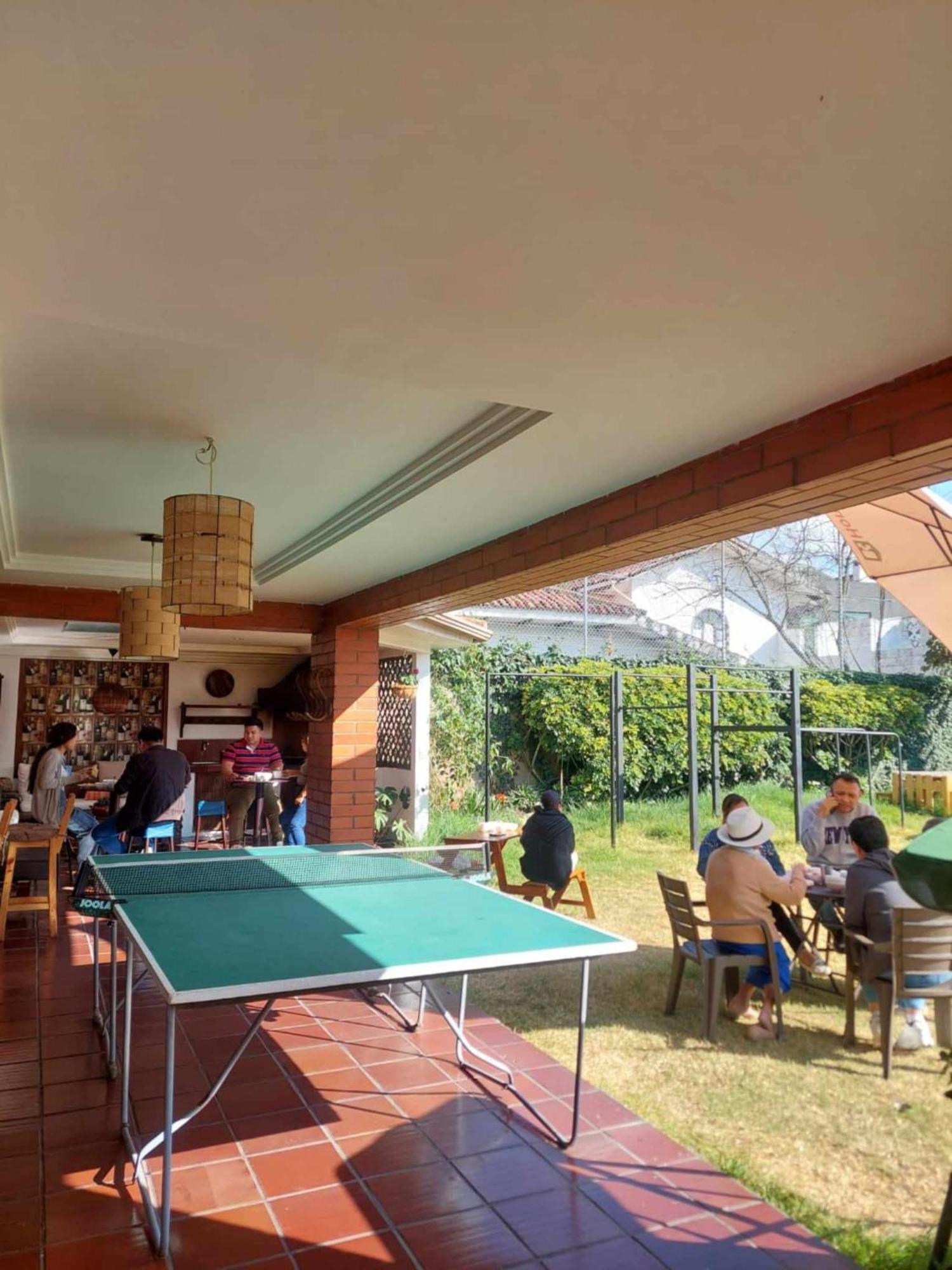 Hostal Mochiliers Bed And Breakfast Cuenca Exterior foto