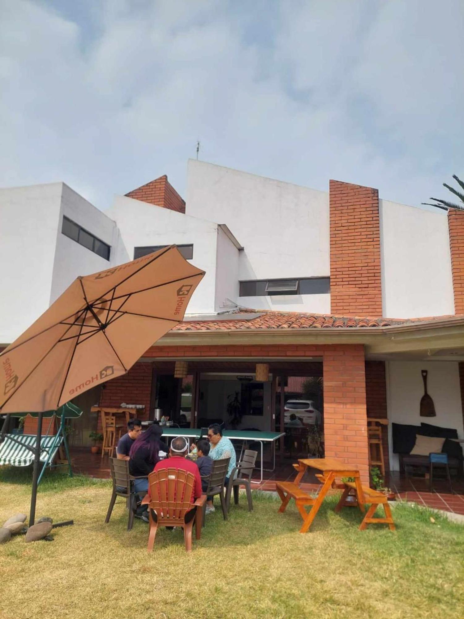 Hostal Mochiliers Bed And Breakfast Cuenca Exterior foto